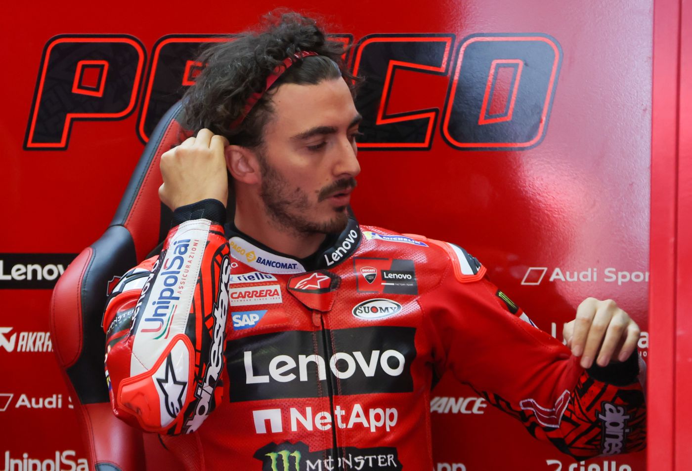 MotoGP al Mugello, caschi speciali per il GP d’Italia: Bagnaia sceglie la pizza, Di Giannantonio la sua “auto dei sogni”